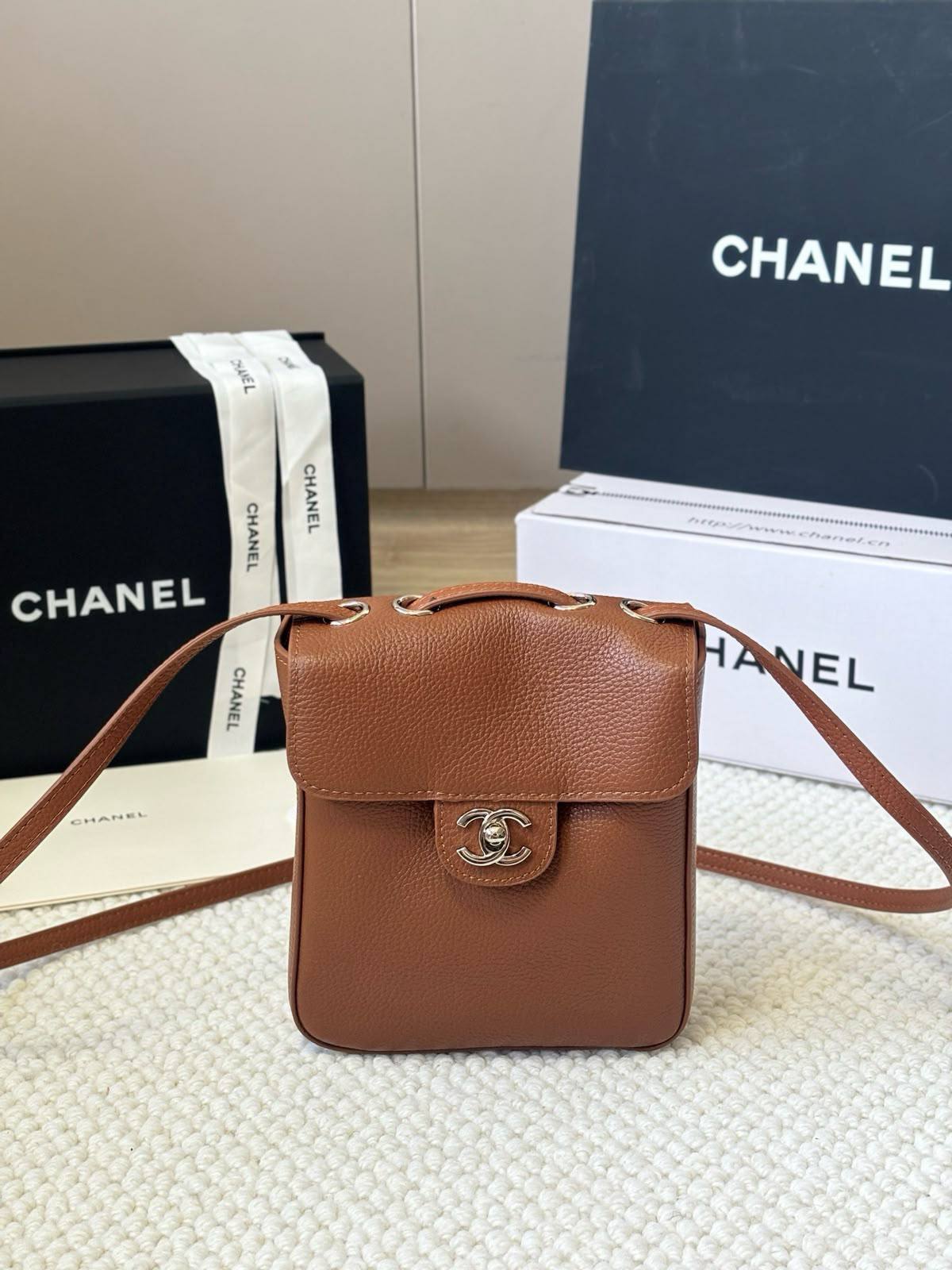 Chanel

280 dhs🇦🇪🇦🇪

Zain114
♥️♥️♥️