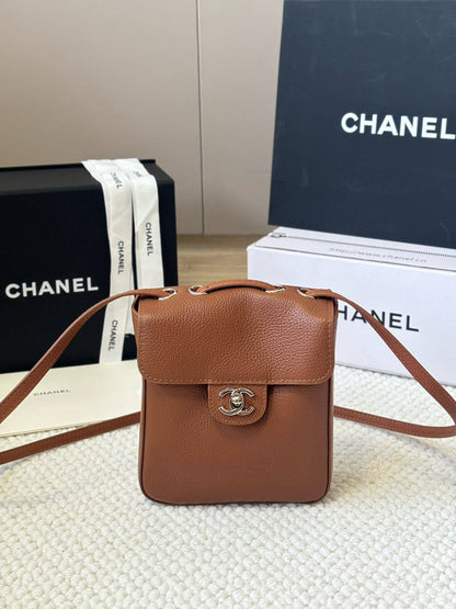 Chanel

280 dhs🇦🇪🇦🇪

Zain114
♥️♥️♥️