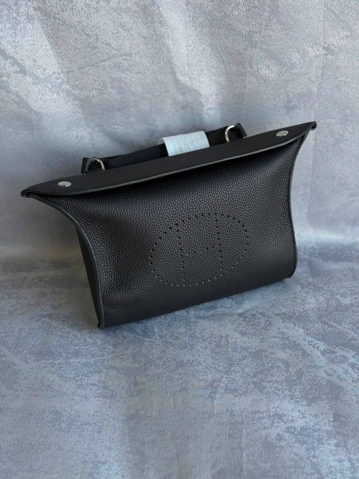 HERMES
*Videpoches* Messenger
*Super Master Quality*
*21CM*
750 dhs🇦🇪🇦🇪

Zain179
♥️♥️♥️