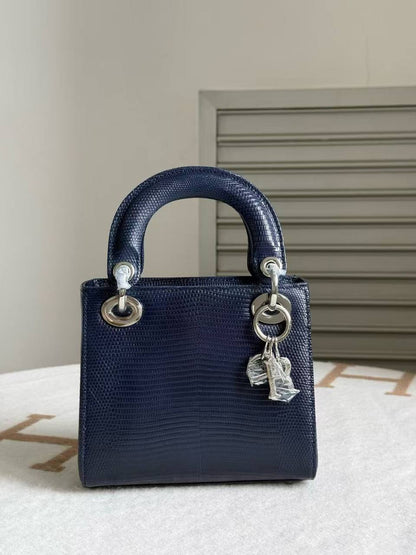 Pre order ❤️
Dior Mini Lady Ombre Lizard Bag featuring a distinct white and gray color gradient❤️❤️
For Price 👇 WhatsApp✅
0568585901 
0507557372
0552275751 Owner Zain 👌

Zain71
♥️♥️♥️