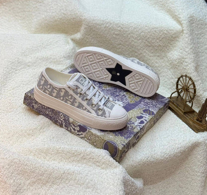 Dior shoes 

Size. 36 to 41 

130 dhs🪙🌨️

Zain80
♥️♥️♥️