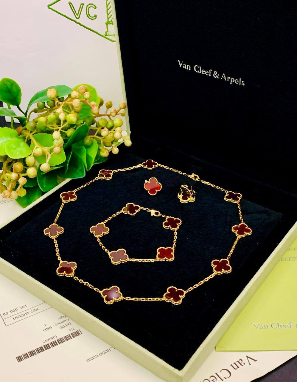 VCA SET
MASTER✨💫
10 FLOWER NECKLACE
5 FLOWER BRACELET
1 FLOWER EARRINGS
WITH BOX AND PAPER BAG🛍️🎁
 230 DHS🇦🇪🇦🇪✨💫
ALL COLORS AVAILABLE

Zain89
♥️♥️♥️
