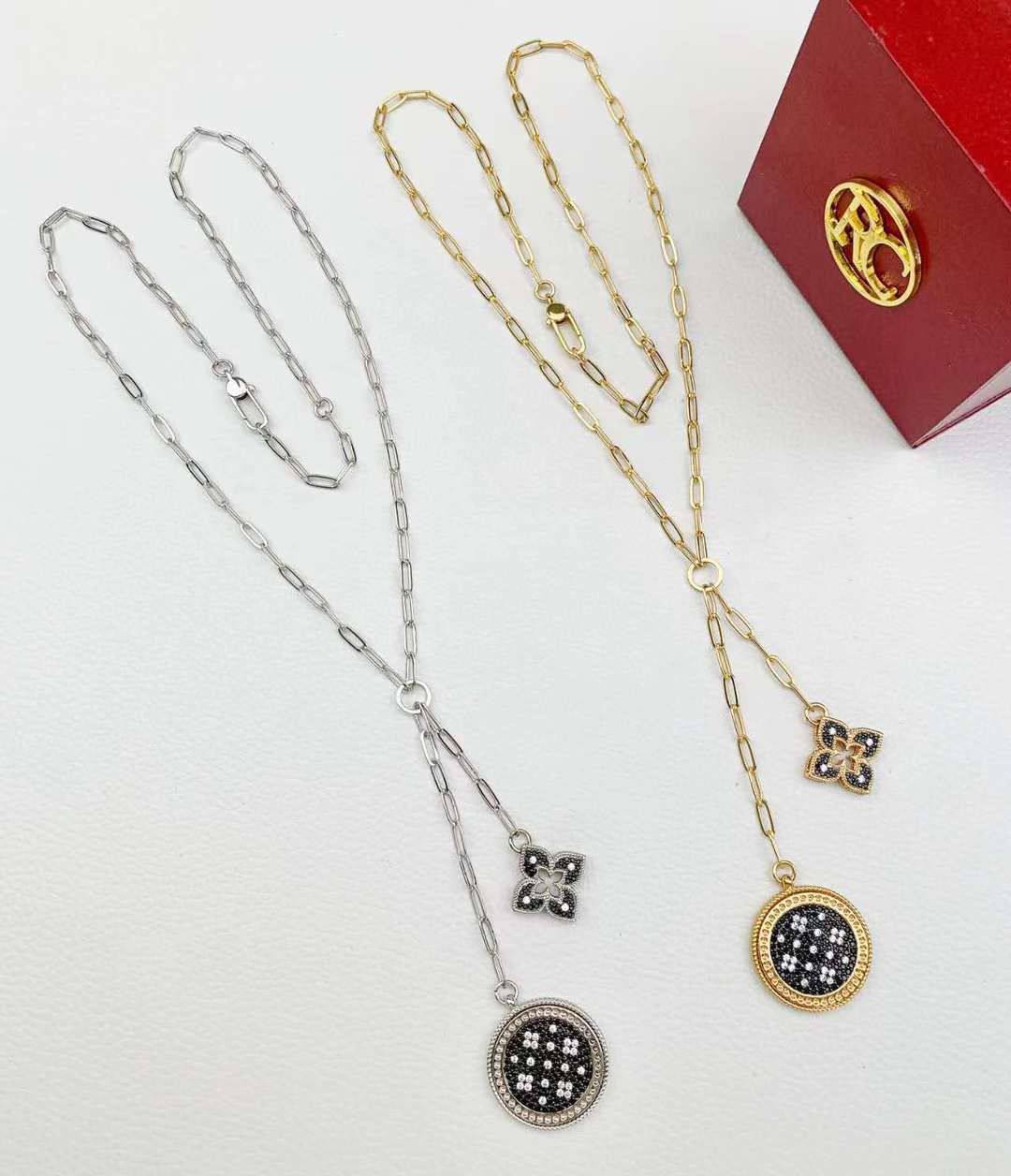 RC NECKLACE
MASTER✨💫
80 DHS✅
 WITH BOX AND PAPER BAG 🛍️🎁

Zain89
♥️♥️♥️