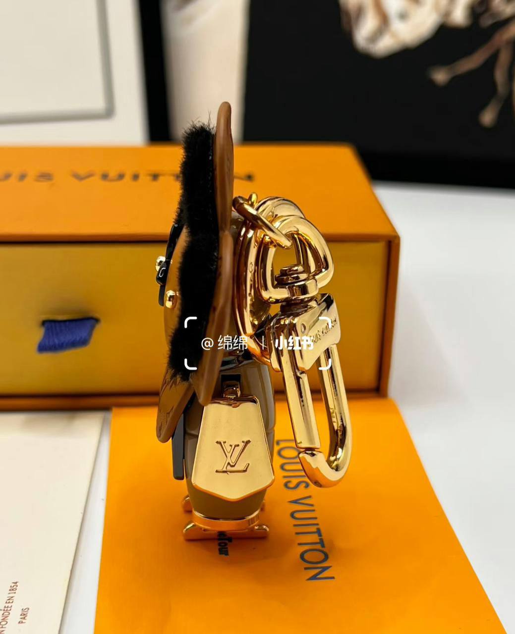 LV key holder* 🪩
Master quality 

120 dhs🪙💕
Master box 🗃️

Zain48
♥️♥️♥️