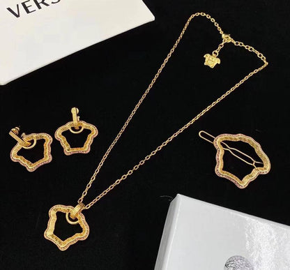 MASTER SET
VERSACE💫✨

Offer PRICE💥
110 DHS 

WITH BOX AND PAPER BAG🎁🛍️

Zain89
♥️♥️♥️