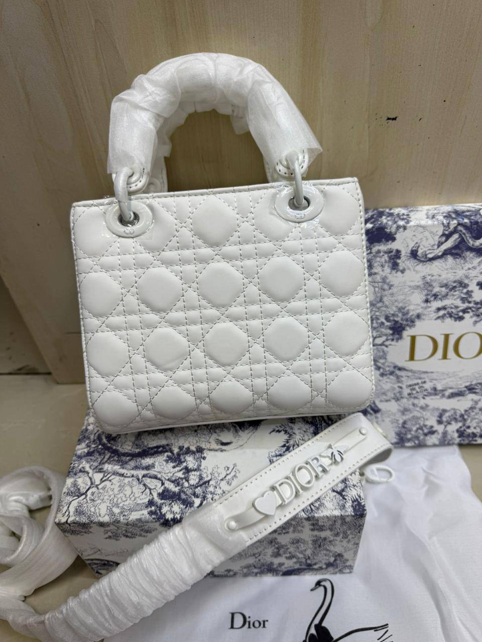 💎 Lady  Dior 
1️⃣ First Quality +🎁
Size: 20 * 17 cm
110 dhs✅
with Box🎁

Zain115
♥️♥️♥️