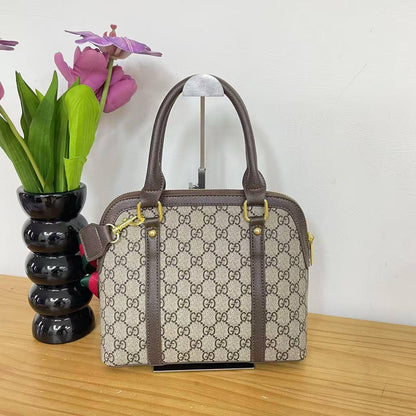 GUCCI
GOOD QUALITY 
SIZE:25.5cm
90 dhs🪙

Zain04
♥️♥️♥️