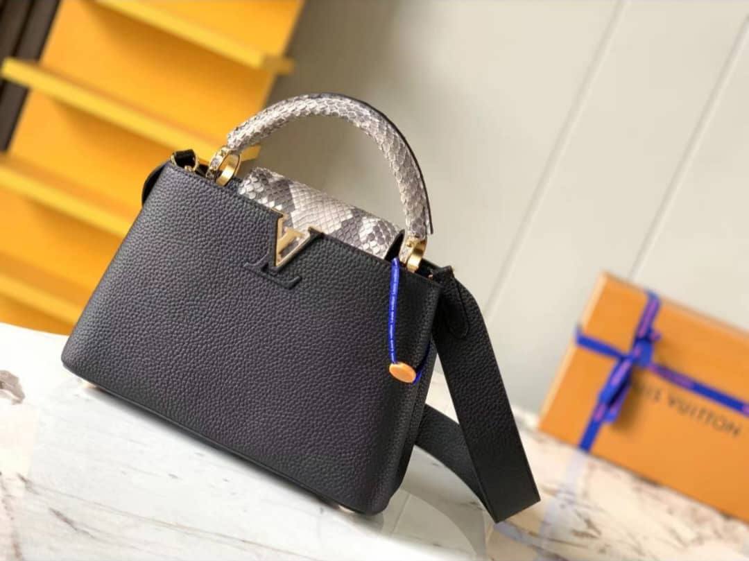 LV
Bags

with box

Zain26
♥️♥️♥️