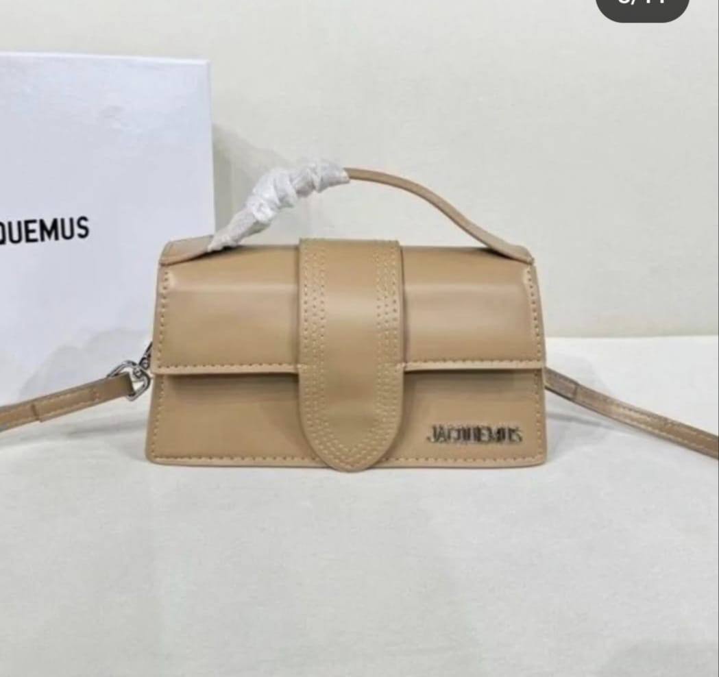 Jacquemus

110 dhs🪙🌨️

Zain143
♥️♥️♥️
