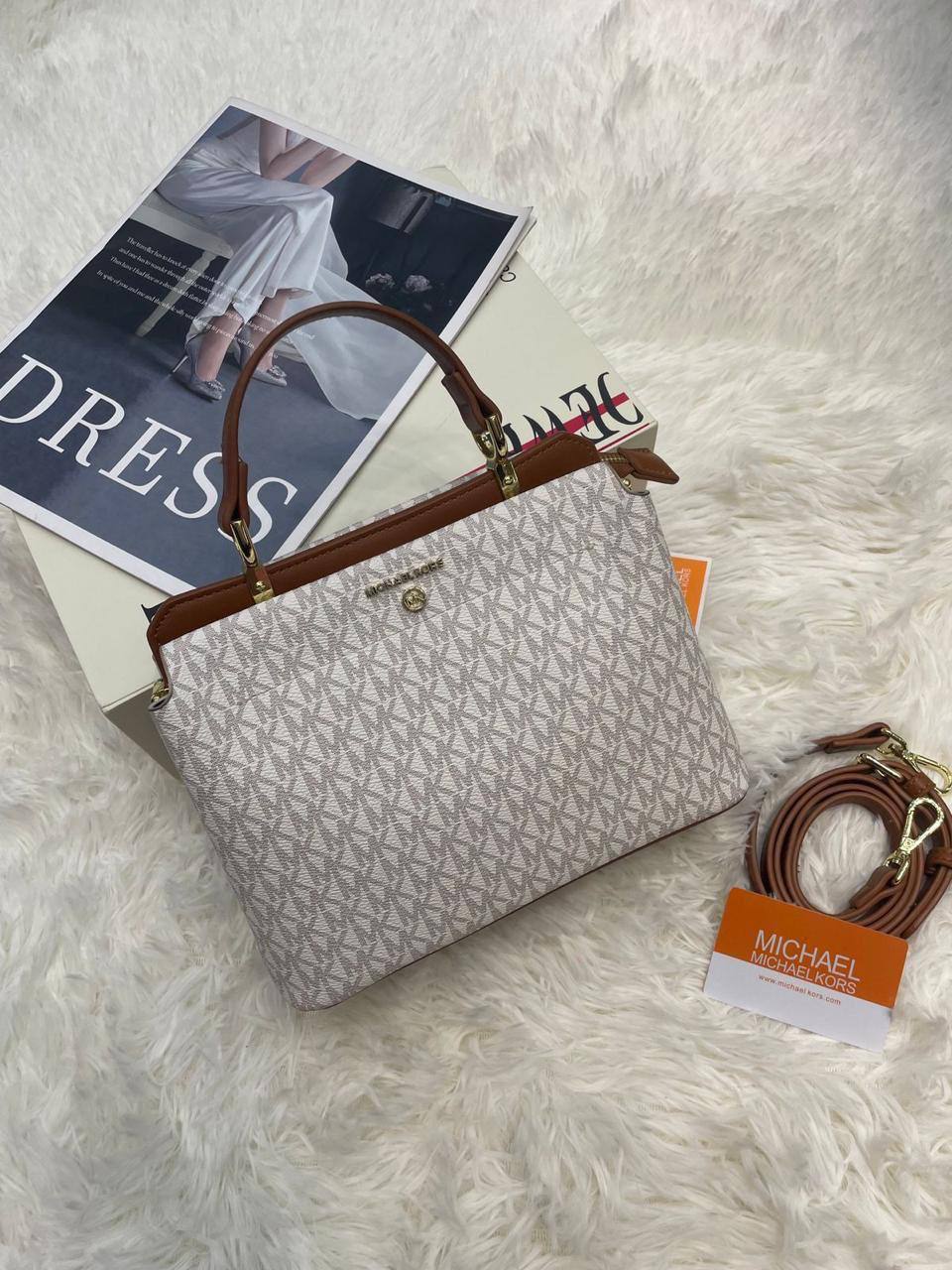 Guess
105 dhs👑

Zain143
♥️♥️♥️