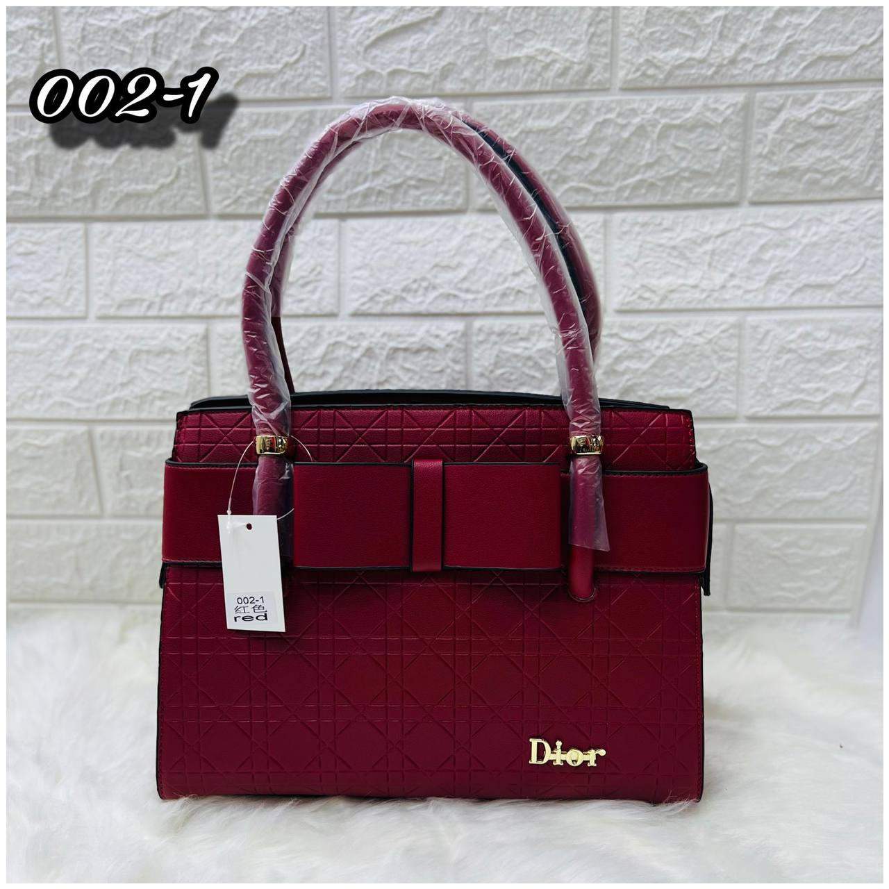 Dior with Wallet 
110 dhs🪙🌨️

Zain232
♥️♥️♥️