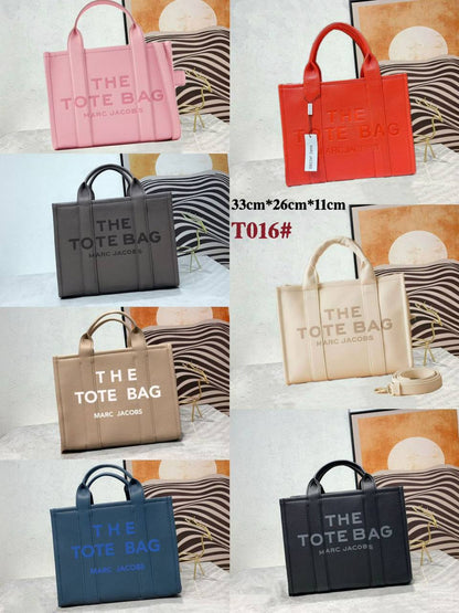 MARC JACOBS 
THE TOTE BAG 
 GOOD QUALITY 
MEDIUM SIZE 
120 dhs✅

Zain39
♥️♥️♥️