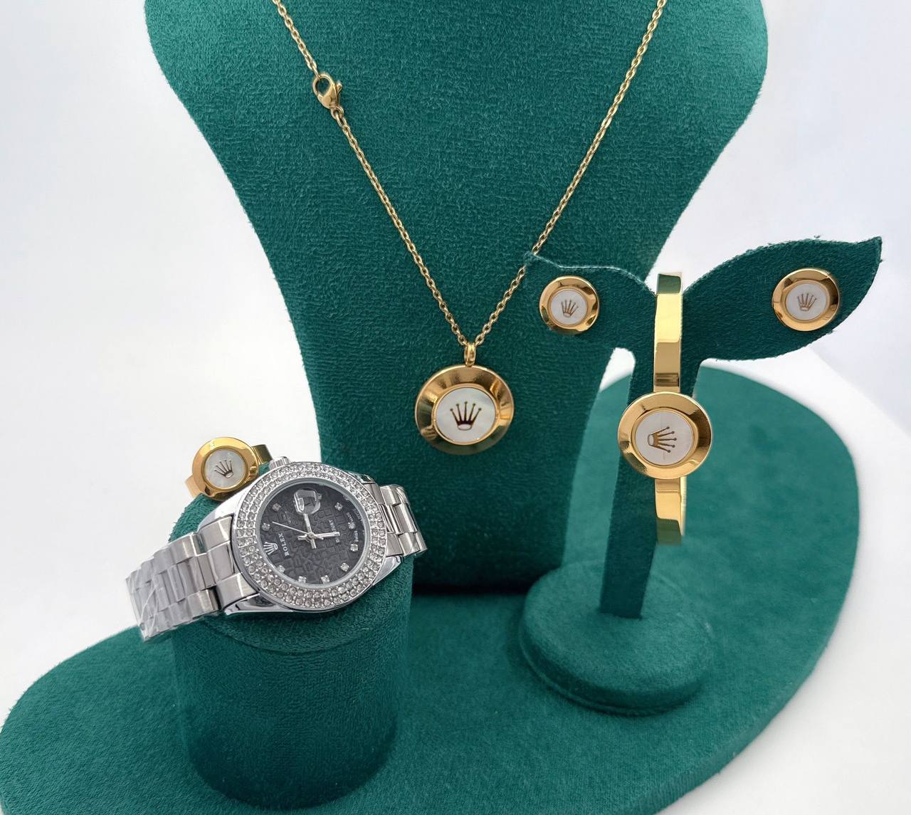 Accessories Set

With box 
🎁🎁🎁

90 dhs🪙💚

Zain45
♥️♥️♥️
