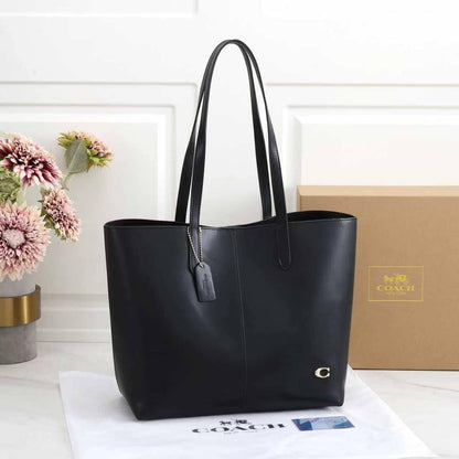 Coach

with box
🎁🎁🎁

110 dhs🪙🌨️

Zain143
♥️♥️♥️