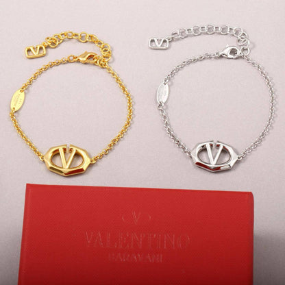 valntino🦋*
Breslat ❤️‍🔥
Master quality 💯
With normal boxes 📦 
45 dhs🪙💚

Zain216
♥️♥️♥️