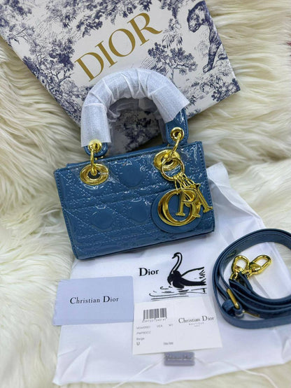 🍒 Coach Teri 

1️⃣ First quality 🍒+🎁

Size : 24 * 15 * 7 cm
90 dhs💓

with 🍒box 🎁

Zain115
♥️♥️♥️