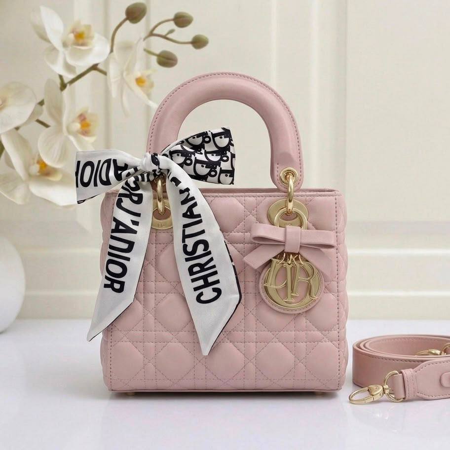 Dior
High quality 
With box 
120 dhs🇦🇪🇦🇪

Zain136
♥️♥️♥️