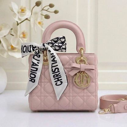 Dior
High quality 
With box 
120 dhs🇦🇪🇦🇪

Zain136
♥️♥️♥️