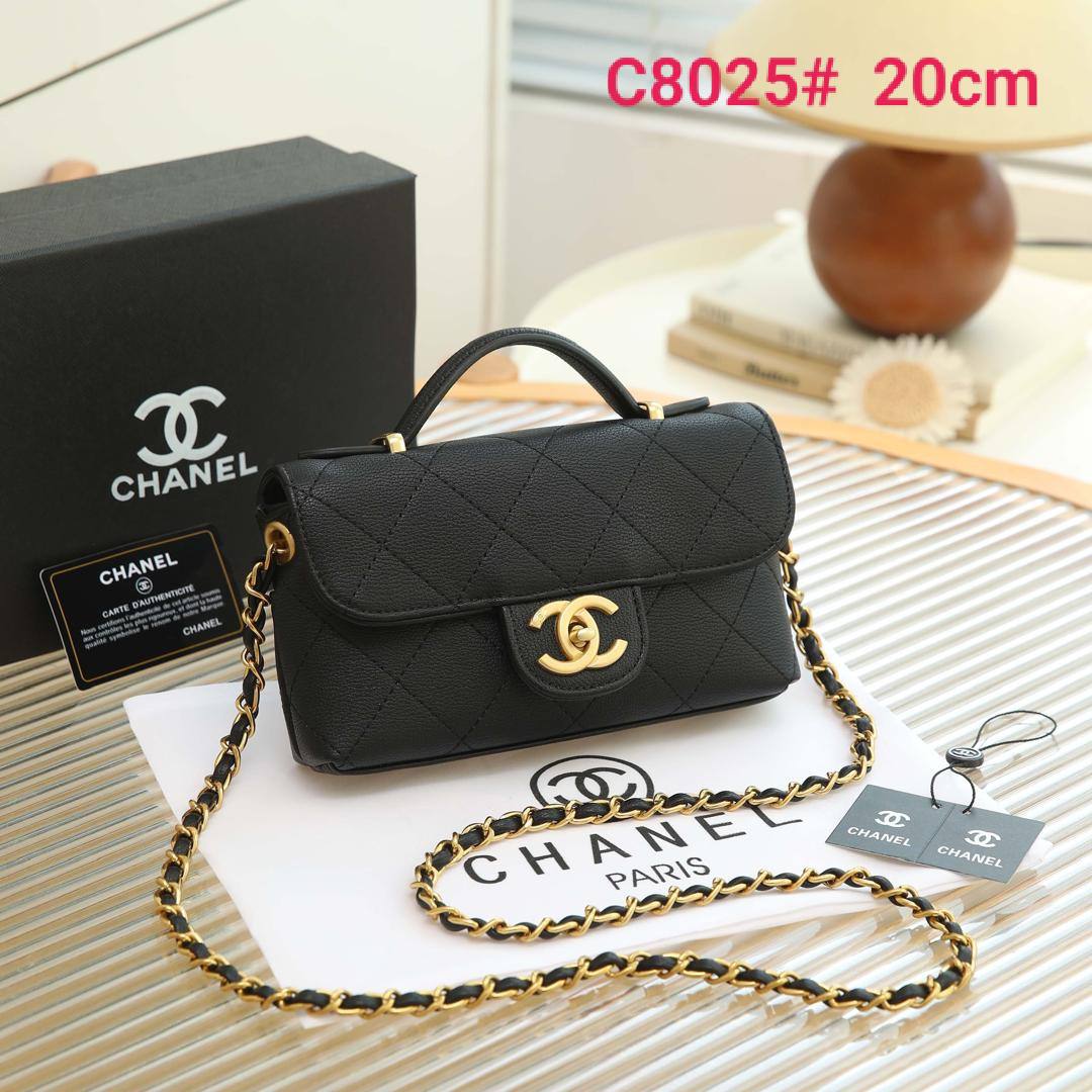 Chanel
100 dhs🇦🇪🇦🇪
with box
size 20cm

Zain26
♥️♥️♥️