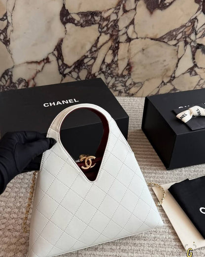 Chanel


135 dhs🇦🇪🇦🇪

with box
size 23cm

Zain26
♥️♥️♥️