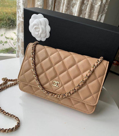 Chanel 
20cm 
with box 
80 dhs🇦🇪🇦🇪

Zain168
♥️♥️♥️