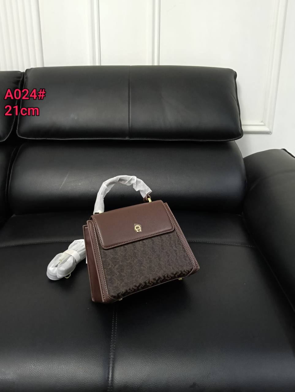 Aigner 

100 dhs 🇦🇪🇦🇪🇦🇪

High quality 

Zain26
♥️♥️♥️