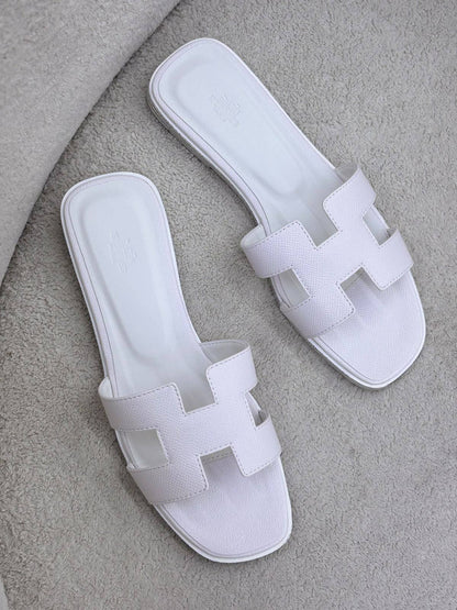 Hermes

100 dhs🇦🇪🇦🇪

36-42

Zain30
♥️♥️♥️