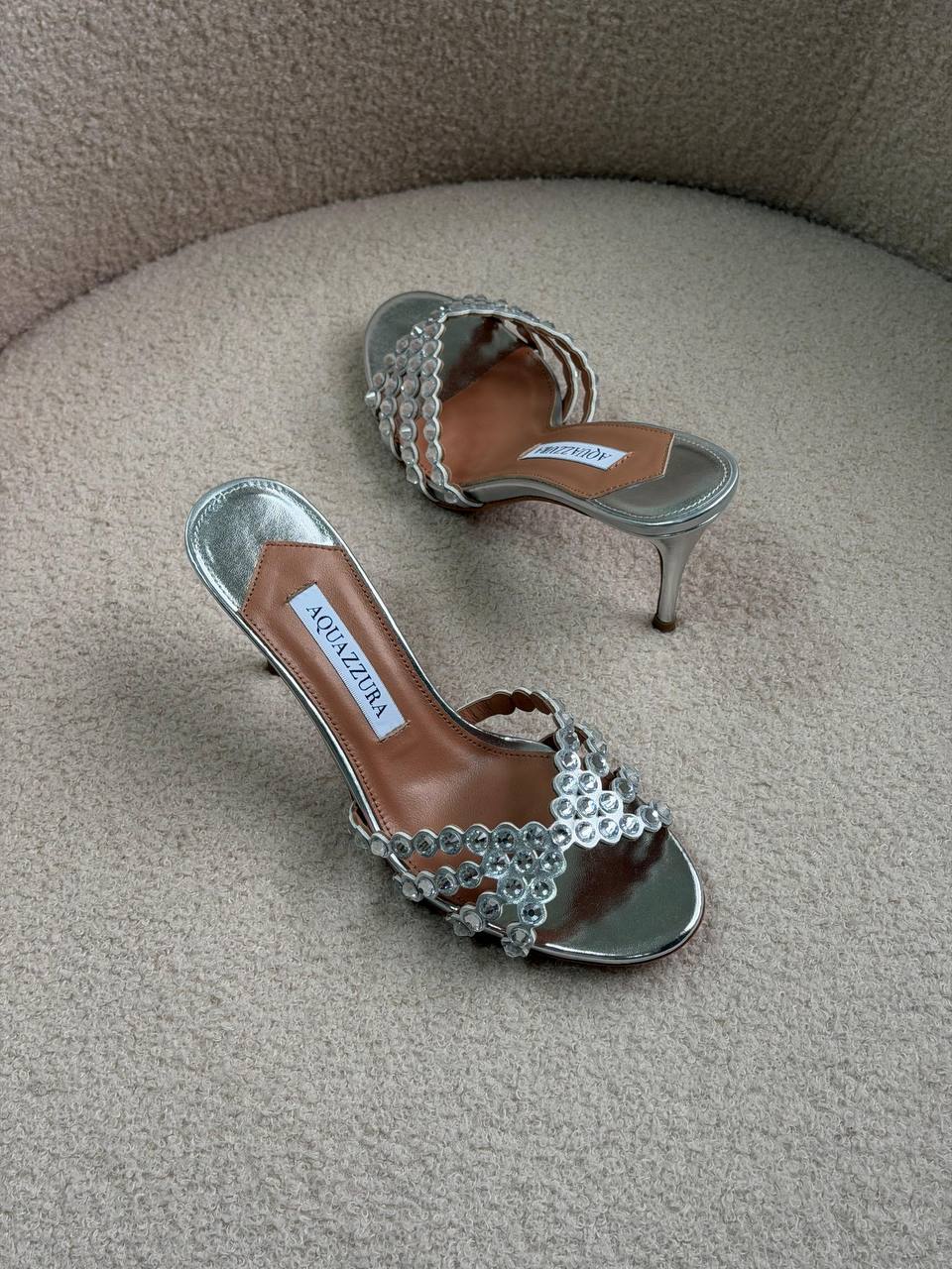 Aquazzura
𝑨𝑨𝑨 𝑸𝑼𝑨𝑳𝑰𝑻𝒀
𝑺𝑰𝒁𝑬 {36 𝒕𝒐 42}
𝑯𝑬𝑬𝑳 8.5 𝑪𝑴
490 dhs🇦🇪

Zain81
♥️♥️♥️