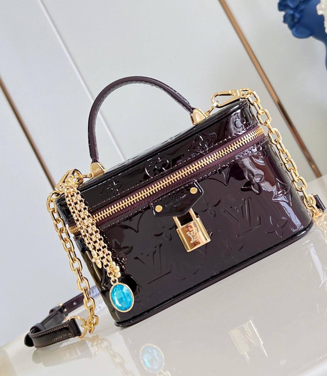 Louis vuitton💕💕✨
Super master quality 🔥🔥
Available ✨💕💕
With full packing 📦🎀
For Price 👇 WTSP Text Zain 0568585901

Zain252
♥️♥️♥️