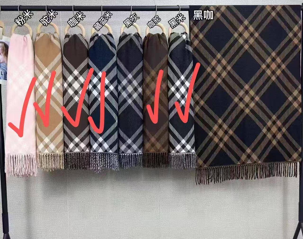 Scarf
Winter scarf cashmiri 
good quality
45 dhs❣️

Zain278
♥️♥️♥️