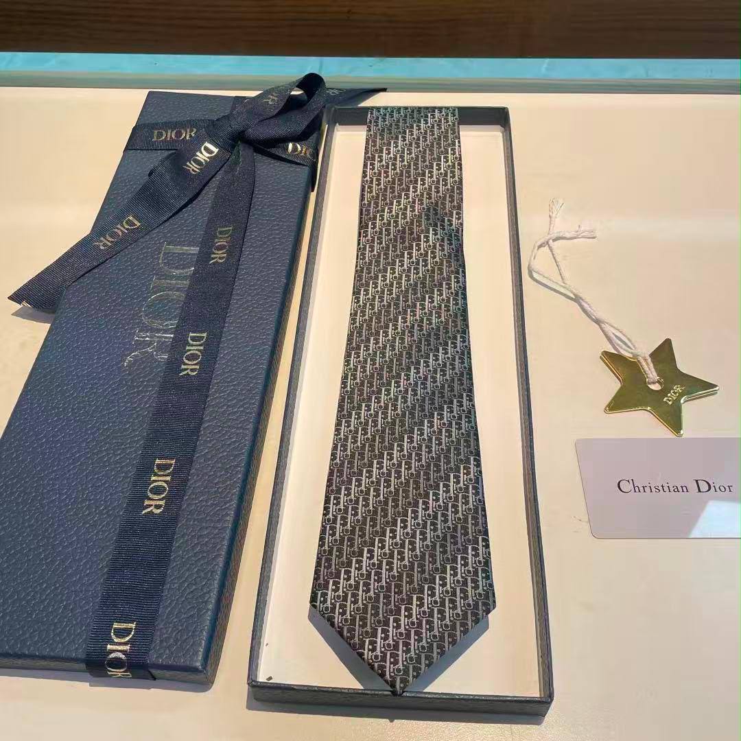 New collections
Dior 🇫🇷 Tie 👔
*super master quality* 💯 
190 dhs✅✅

Zain335
♥️♥️♥️