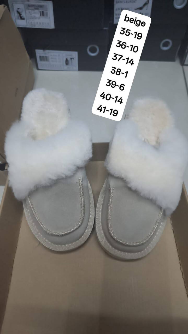Ugg slipper 

90 dhs🇦🇪🇦🇪

Zain103
♥️♥️♥️