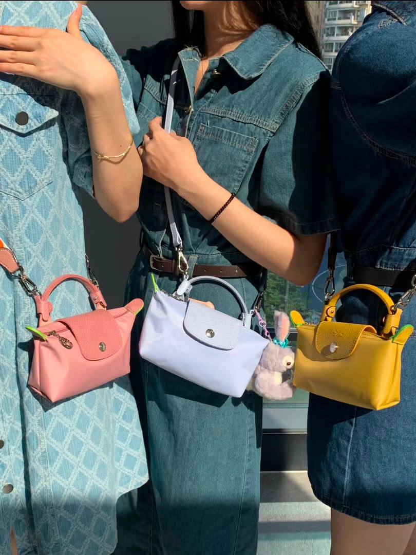 Long Champ
50 dhs🇦🇪🇦🇪
size 20cm

Zain41
♥️♥️♥️