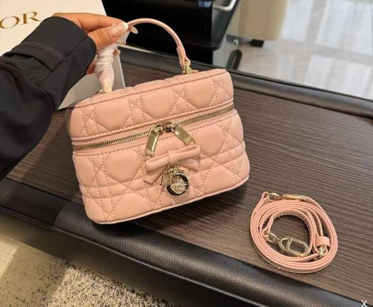 DIOR

Mini Vanity

Master quality

17*12*8 cm 
with box

280 dhs🇦🇪🇦🇪
again available

Zain95
♥️♥️♥️