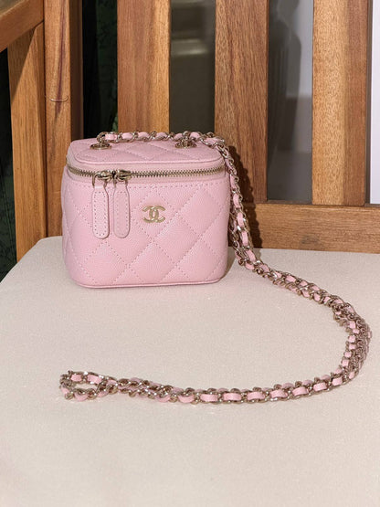 CHANEL 
Super Master Quality ⚡️
Original Packing 🎁
Size 10CM📏
For Price 👇 WhatsApp✅
0568585901 
0507557372
0552275751 Owner Zain 👌

Zain321
♥️♥️♥️