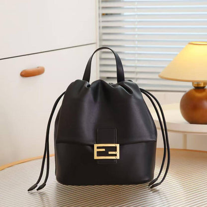 Fendi
95 dhs🇦🇪🇦🇪 
high quality  26cm

Zain26
♥️♥️♥️