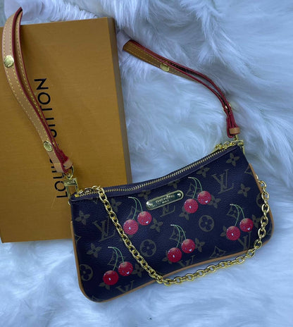 LV
95 dhs✅ 

with box
🎁🎁🎁

Zain72
♥️♥️♥️
