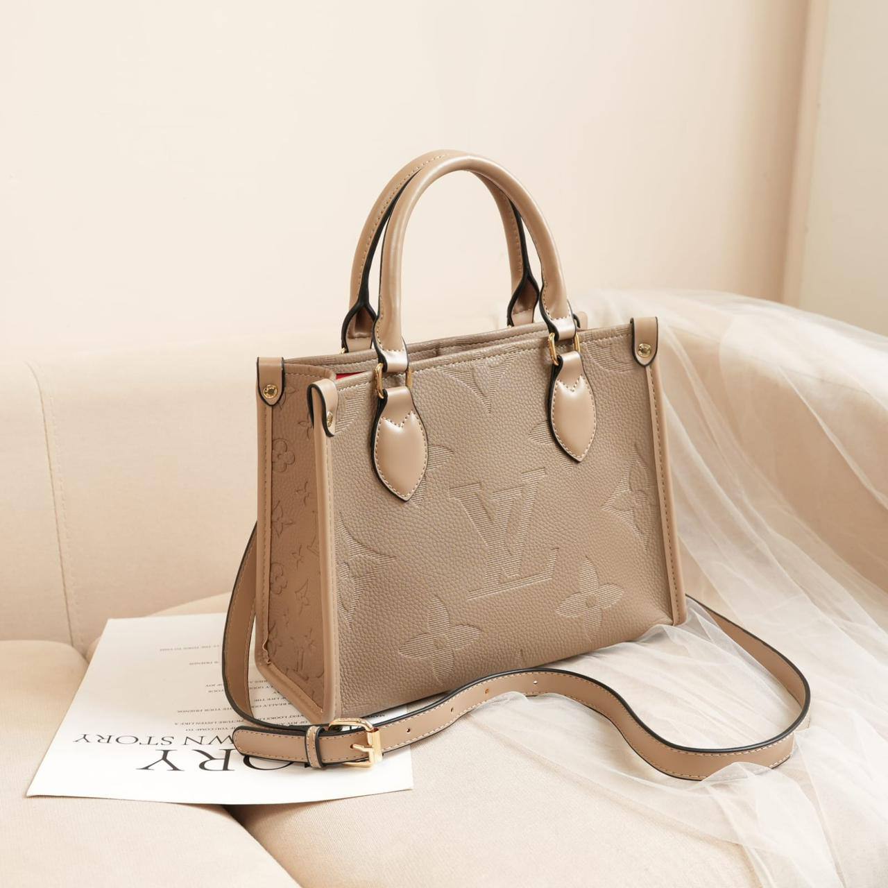 LV
110 dhs✅
Size27cm

Zain161
♥️♥️♥️