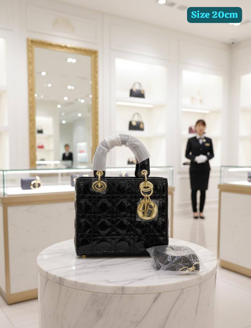 Dior

Best quality

With box’s
🎁🎁🎁

115 dhs💓

size 20cm

Zain158
♥️♥️♥️