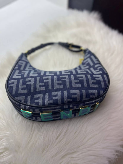 Fendi
100 dhs✅

Zain118
♥️♥️♥️