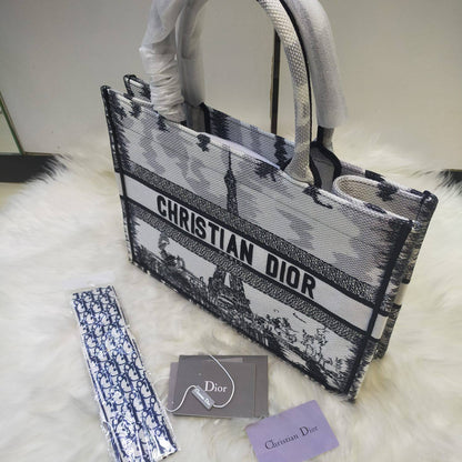 Dior

125 dhs🇦🇪🇦🇪
High quality 

Zain235
♥️♥️♥️
