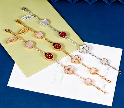 60 DHS🇦🇪🇦🇪
 VCA💫✨
 BRACELET
WITH BOX AND PAPER BAG🛍️🎁

Zain89
♥️♥️♥️