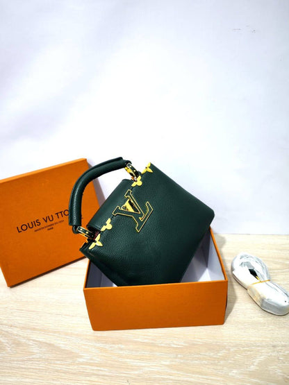 LV

95 dhs🪙🌨️
high quality 
With box  
🎁🎁🎁

21cm

Zain26
♥️♥️♥️