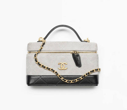 Chanel

110 dhs🇦🇪
size：22cm

Good-quality
with box

Zain35
♥️♥️♥️