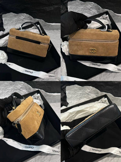 Chanel

110 dhs🇦🇪
size：22cm

Good-quality
with box

Zain35
♥️♥️♥️