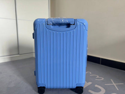 Rimowa Essential 
new came master quality 
480 dhs🌺

Zain39
♥️♥️♥️