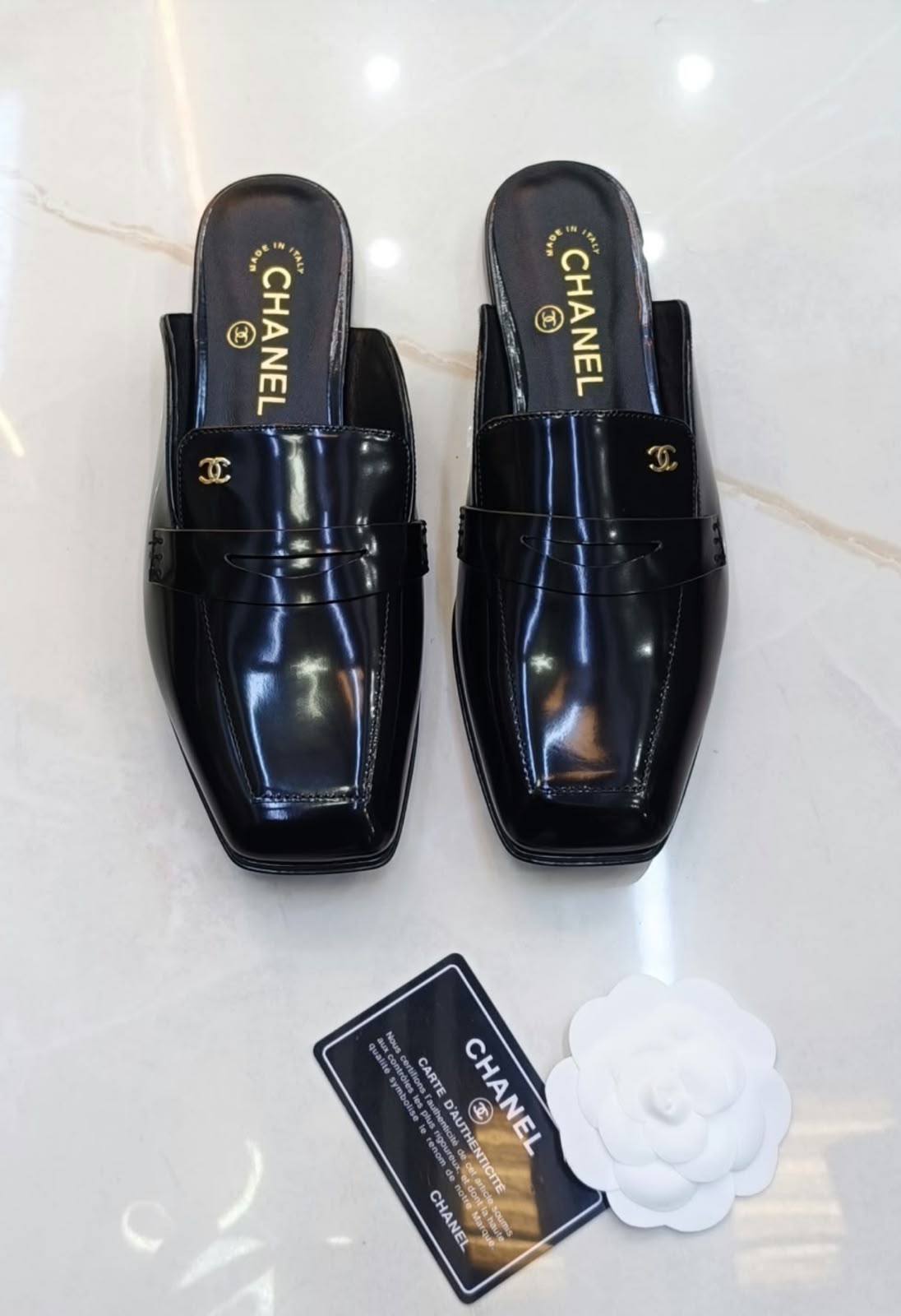 Chanel

Super master

450 dhs

Zain43
♥️♥️♥️