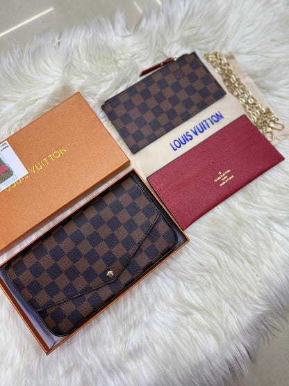 LV 3 in 1
Size : 19  * 13 cm
70 dhs🪙💕
with box 🎁

Zain115
♥️♥️♥️