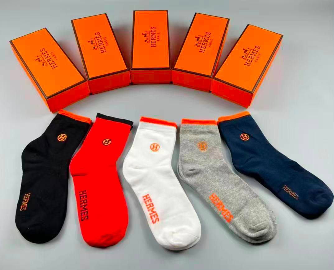 Socks
With box 
45 dhs✅
Inside box…5pc

Zain93
♥️♥️♥️