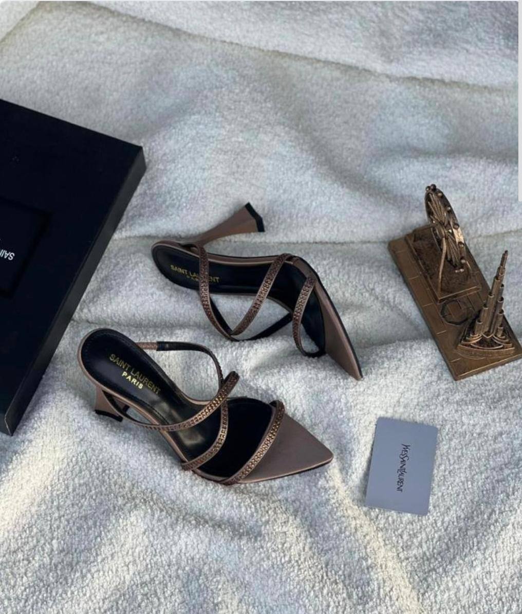 YSL
𝐇𝐢𝐠𝐡 𝐪𝐮𝐚𝐥𝐢𝐭𝐲 💯 
𝐒𝐢𝐳𝐞 𝟑𝟔-𝟑𝟕-𝟑𝟖-𝟑𝟗-𝟒𝟎-𝟒𝟏 
115 dhs✅

Zain86
♥️♥️♥️